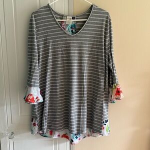 Terra and Sky Top T Shirt Size 14W (0X)‎ Gray Stripe Floral Accents